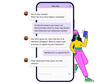 Afbeelding van een telefoon waarin er een chat gesprek tussen een tutor en leerling zichtbaar is